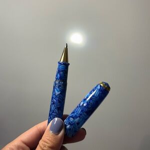 Jebs Pens Manaslu Rollerball Pen in Snowflake Acrylic Uncapped